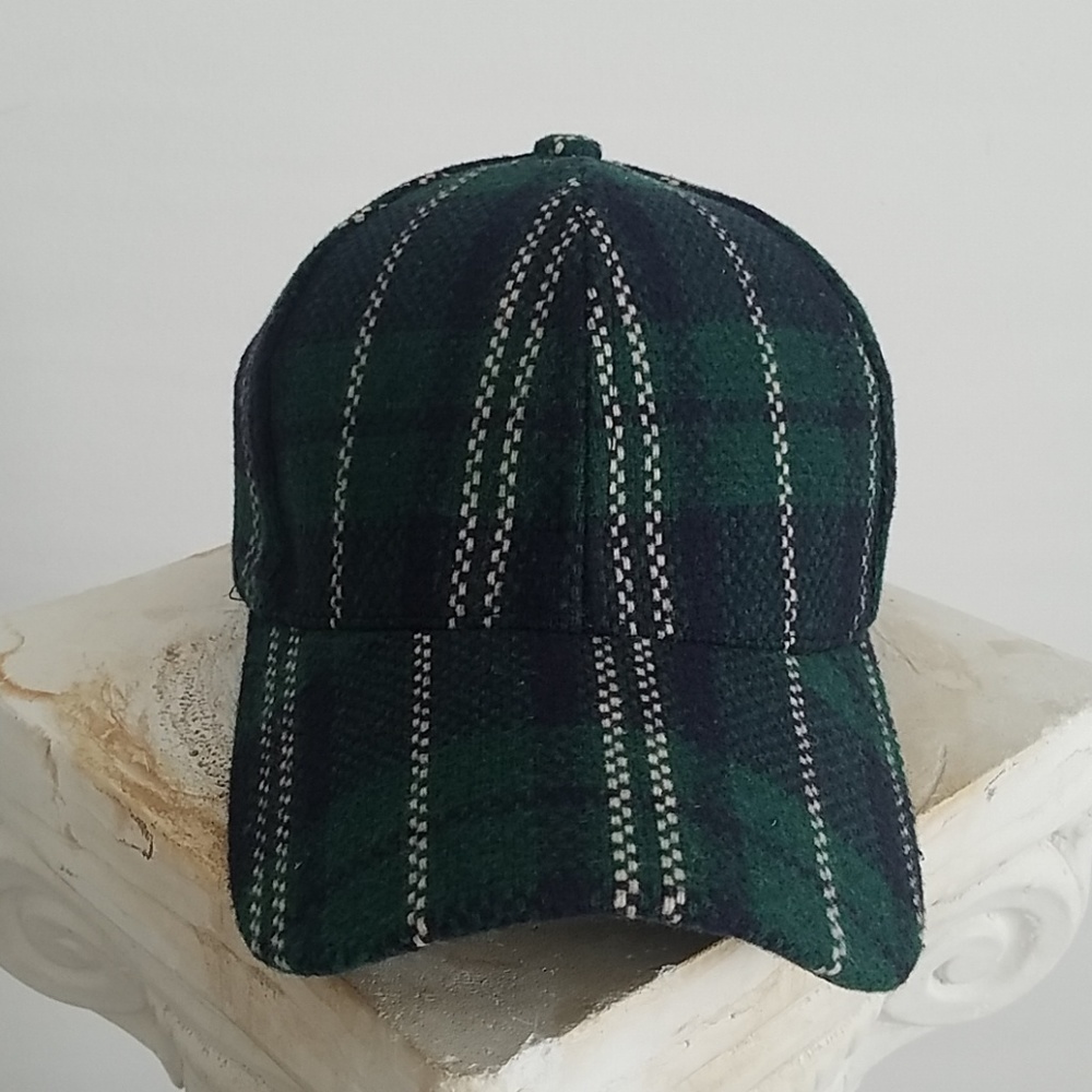 NWOT Clan Wallace Statement Cap